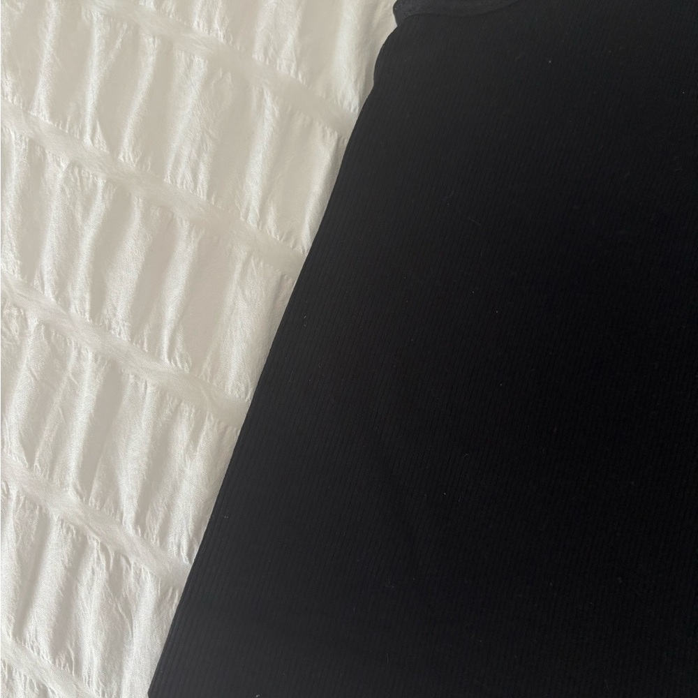 Black Seamless Tank - Picture 5 of 11